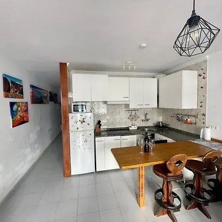 Casita Maral 2-min Walk To Beach, Private Balcony&garden Terrace In Apartamento Puerto del Carmen (Lanzarote)